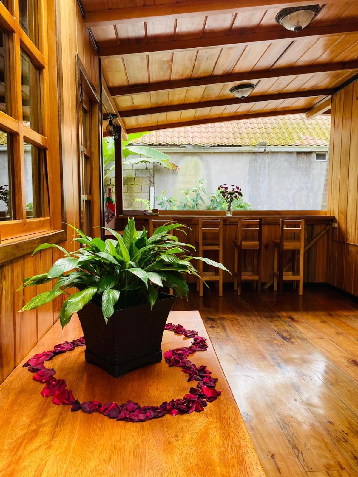 Guayabo Hostal Mindo Exterior foto